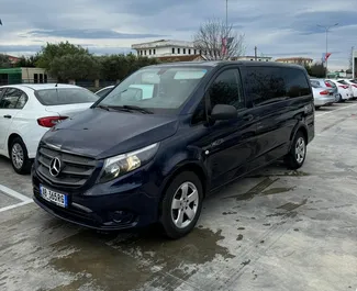 租车 Mercedes-Benz Vito #11584 Automatic 在 地拉那机场，配备 2.5L 发动机 ➤ 来自 马伦伦 在阿尔巴尼亚。