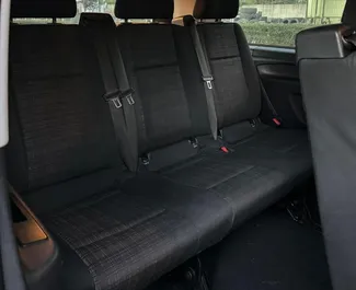 Mercedes-Benz Vito 内饰，在阿尔巴尼亚 出租。一辆优秀的 9 座位车，配备 Automatic 变速箱。