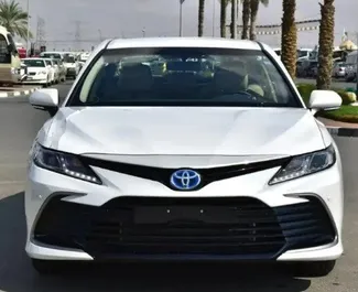 Toyota Camry 租赁。在 阿联酋 出租的 舒适性, 高级 汽车 ✓ Deposit of 700 AED ✓ 提供 TPL, SCDW, Theft 保险选项。