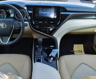 租车 Toyota Camry #11343 Automatic 在 在迪拜，配备 2.0L 发动机 ➤ 来自 穆罕默德 阿联酋。
