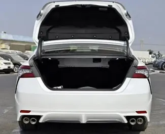 租赁 Toyota Camry 的正面视图，在迪拜, 阿联酋 ✓ 汽车编号 #11343。✓ Automatic 变速箱 ✓ 0 评论。