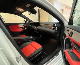Mercedes-Benz A200 租赁。在 阿联酋 出租的 经济, 舒适性, 高级 汽车 ✓ Deposit of 1200 AED ✓ 提供 TPL, SCDW, Theft 保险选项。