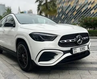 Mercedes-Benz GLA220 内饰，阿联酋 出租。一辆优秀的 5 座位车，配备 Automatic 变速箱。