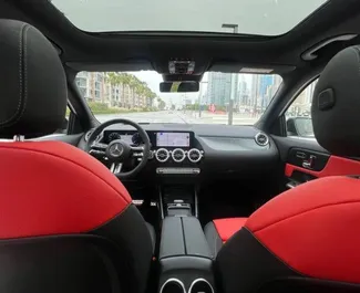 在 阿联酋 租赁 Mercedes-Benz GLA220 2023 汽车，特点包括 ✓ 使用 Petrol 燃料和 221 马力 ➤ 起价 355 AED 每天。