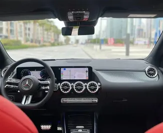 租赁 Mercedes-Benz GLA220 的正面视图，在迪拜, 阿联酋 ✓ 汽车编号 #11403。✓ Automatic 变速箱 ✓ 0 评论。