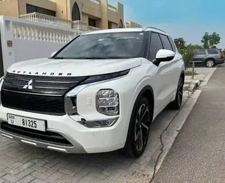 Mitsubishi Outlander 租赁。在 阿联酋 出租的 舒适性, 交叉 汽车 ✓ Deposit of 700 AED ✓ 提供 TPL, SCDW, Theft 保险选项。