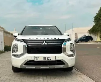 在 阿联酋 租赁 Mitsubishi Outlander 2024 汽车，特点包括 ✓ 使用 Petrol 燃料和 163 马力 ➤ 起价 218 AED 每天。