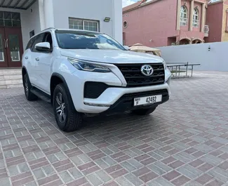 Toyota Fortuner 租赁。在 阿联酋 出租的 舒适性, SUV 汽车 ✓ Deposit of 700 AED ✓ 提供 TPL, SCDW, Theft 保险选项。