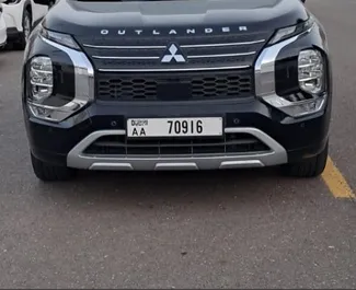 租赁 Mitsubishi Outlander 的正面视图，在迪拜, 阿联酋 ✓ 汽车编号 #11634。✓ Automatic 变速箱 ✓ 0 评论。