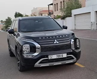 在 阿联酋 租赁 Mitsubishi Outlander 2024 汽车，特点包括 ✓ 使用 Petrol 燃料和 163 马力 ➤ 起价 218 AED 每天。