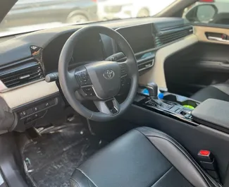 租车 Toyota Camry #11342 Automatic 在 在迪拜，配备 2.0L 发动机 ➤ 来自 穆罕默德 阿联酋。