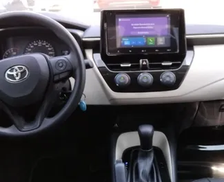 租车 Toyota Corolla Sedan #11636 Automatic 在 在迪拜，配备 2.0L 发动机 ➤ 来自 穆罕默德 阿联酋。