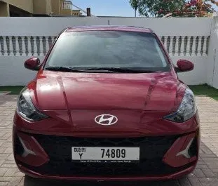 在 阿联酋 租赁 Hyundai i10 2024 汽车，特点包括 ✓ 使用 Petrol 燃料和 74 马力 ➤ 起价 97 AED 每天。