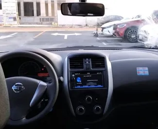 在 阿联酋 租赁 Nissan Sunny 2024 汽车，特点包括 ✓ 使用 Petrol 燃料和 110 马力 ➤ 起价 88 AED 每天。