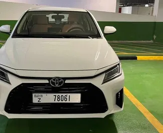 Toyota Yaris Ativ 2023 在 在迪拜 可租赁，具有 unlimited 里程限制。