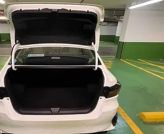 租赁 Toyota Yaris Ativ 的正面视图，在迪拜, 阿联酋 ✓ 汽车编号 #11650。✓ Automatic 变速箱 ✓ 0 评论。