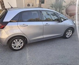 租赁 Honda Fit 的正面视图，在利马索尔, 塞浦路斯 ✓ 汽车编号 #10946。✓ Automatic 变速箱 ✓ 0 评论。