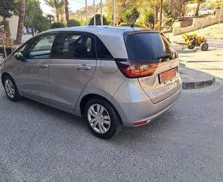 Honda Fit 2022 的 Petrol 1.4L 发动机，在 在利马索尔 出租。