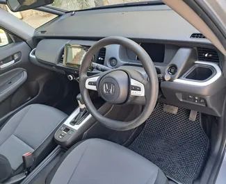 Honda Fit 2022 在 在利马索尔 可租赁，具有 unlimited 里程限制。