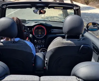 Mini Cooper Cabrio 2016 的 Diesel 2.0L 发动机，在 在阿利坎特 出租。