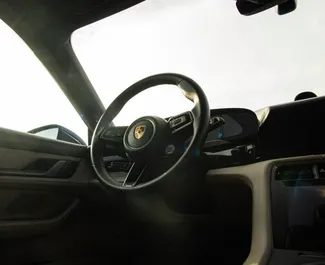 Porsche Taycan Turbo-S 2021 的 Electricity L 发动机，在 在阿利坎特 出租。