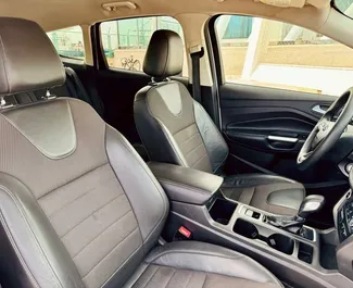 Ford Escape 2017 在 在阿利坎特 可租赁，具有 250 km/day 里程限制。