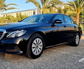 租赁 Mercedes-Benz E-Class 的正面视图，在阿利坎特, 西班牙 ✓ 汽车编号 #11738。✓ Automatic 变速箱 ✓ 0 评论。