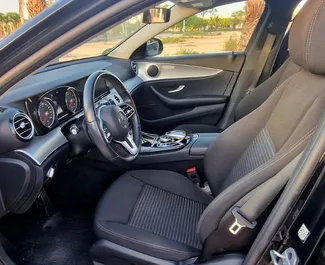 Mercedes-Benz E-Class 2019 在 在阿利坎特 可租赁，具有 200 km/day 里程限制。