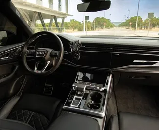 在 在西班牙 租赁 Audi RS Q8 2021 汽车，特点包括 ✓ 使用 Petrol 燃料和  马力 ➤ 起价 450 EUR 每天。