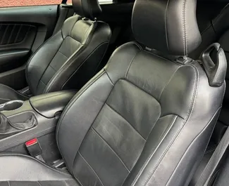 Ford Mustang Cabrio 租赁。在 在西班牙 出租的 高级, 豪华, 敞篷车 汽车 ✓ Deposit of 1000 EUR ✓ 提供 TPL 保险选项。