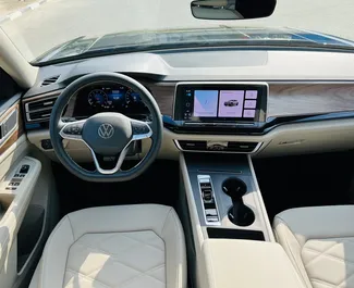 Volkswagen Terramont 2024 的 Petrol 2.0L 发动机，在 在迪拜 出租。