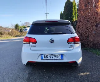 Volkswagen Golf 6 租赁。在 在阿尔巴尼亚 出租的 经济, 舒适性 汽车 ✓ Deposit of 100 EUR ✓ 提供 TPL, CDW, SCDW, FDW 保险选项。