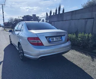 Mercedes-Benz C220 d 租赁。在 在阿尔巴尼亚 出租的 舒适性, 高级 汽车 ✓ Deposit of 100 EUR ✓ 提供 TPL, CDW, SCDW, FDW, Theft 保险选项。