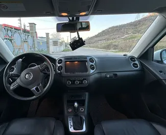 Volkswagen Tiguan 2015 在 在地拉那 可租赁，具有 unlimited 里程限制。