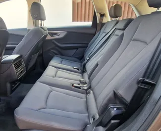 Audi Q7 2022 的 Petrol 3.0L 发动机，在 在阿利坎特 出租。