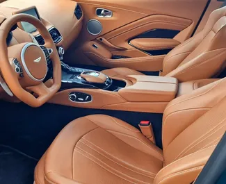 Aston Martin Vantage 2024 在 在阿利坎特 可租赁，具有 150 km/day 里程限制。
