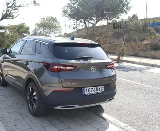 在 在西班牙 租赁 Opel Grandland X 2021 汽车，特点包括 ✓ 使用 Hybrid 燃料和  马力 ➤ 起价 50 EUR 每天。