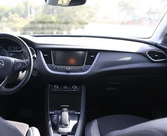 Opel Grandland X 2021 的 Hybrid 1.6L 发动机，在 在阿利坎特 出租。