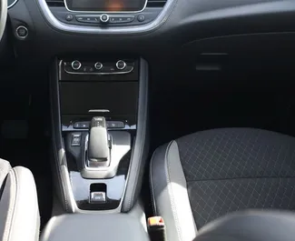 Opel Grandland X 2021 在 在阿利坎特 可租赁，具有 200 km/day 里程限制。