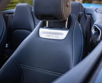 Mercedes-Benz SLK Cabrio 2025 在 在阿利坎特 可租赁，具有 150 km/day 里程限制。