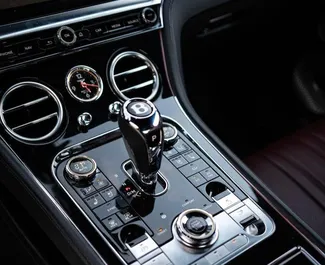 Bentley Continental GTC 2020 的 Petrol 6.0L 发动机，在 在阿利坎特 出租。