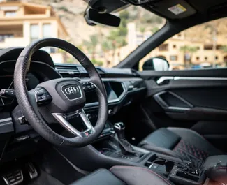 Audi RS3 2023 的 Petrol 2.5L 发动机，在 在阿利坎特 出租。