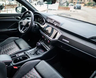 Audi RS3 内饰，在西班牙 出租。一辆优秀的 5 座位车，配备 Automatic 变速箱。