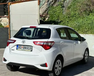 在 在黑山 租赁 Toyota Yaris 2019 汽车，特点包括 ✓ 使用 Petrol 燃料和 101 马力 ➤ 起价 17 EUR 每天。