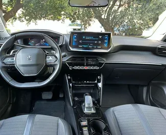 Peugeot 2008 2022 搭载 Front drive 系统，在 Rafailovici 可用。