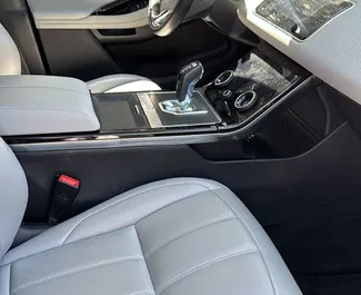 Land Rover Range Rover Evoque 2020 的 Hybrid 2.0L 发动机，在 在巴塞罗那 出租。