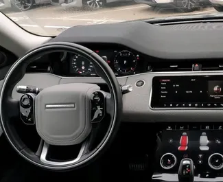 在 在西班牙 租赁 Land Rover Range Rover Evoque 2020 汽车，特点包括 ✓ 使用 Hybrid 燃料和  马力 ➤ 起价 80 EUR 每天。