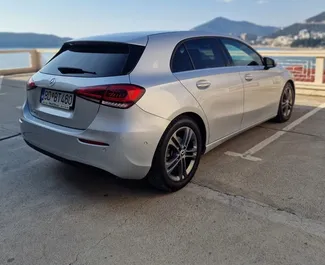 Mercedes-Benz A180 cdi 内饰，在黑山 出租。一辆优秀的 5 座位车，配备 Automatic 变速箱。