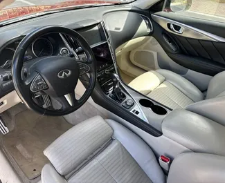 Infiniti Q50 2019 的 Petrol 2.0L 发动机，在 在阿利坎特 出租。