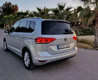 Volkswagen Touran 租赁。在 在西班牙 出租的 舒适性, 小型货车 汽车 ✓ Deposit of 500 EUR ✓ 提供 TPL 保险选项。